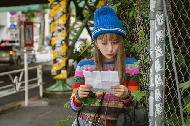 孔明の後ろに……「パリピ孔明」第4話より追加場面写真（5枚目）