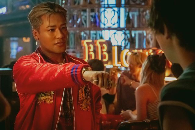 孔明の後ろに……「パリピ孔明」第4話より追加場面写真（7枚目）