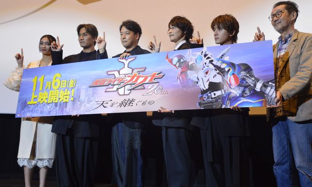 『仮面ライダーカブト 20th 天を継ぐもの』ついにお披露目!キャスト集結で“天道ポーズ”披露:フォトギャラリー