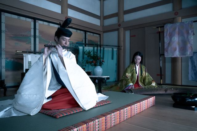 「光る君へ」一条天皇と定子の美しすぎるラブシーン　第16回場面写真（4枚目）