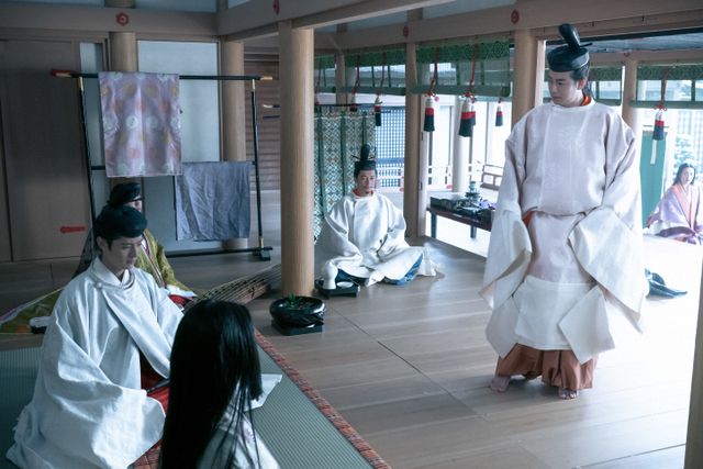 「光る君へ」一条天皇と定子の美しすぎるラブシーン　第16回場面写真（10枚目）