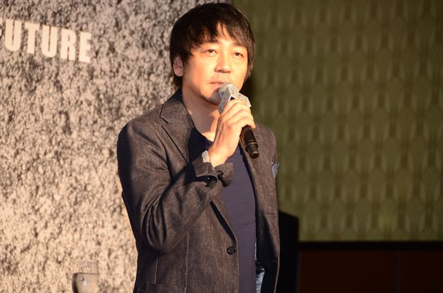 綾野剛、父になる向井理を祝福！フォトギャラリー（8枚目）