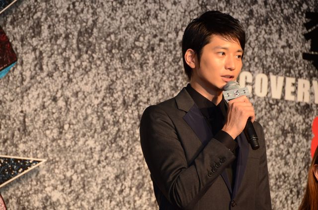 綾野剛、父になる向井理を祝福！フォトギャラリー（14枚目）