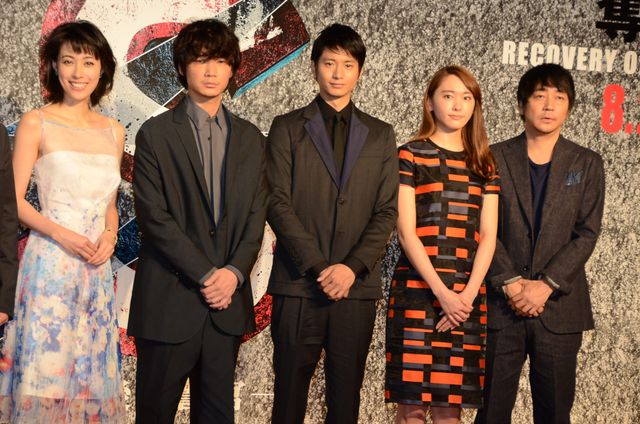 綾野剛、父になる向井理を祝福！フォトギャラリー（18枚目）