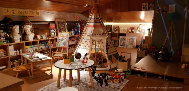 『パラサイト　半地下の家族』バーチャル背景＜全5種＞（5枚目）