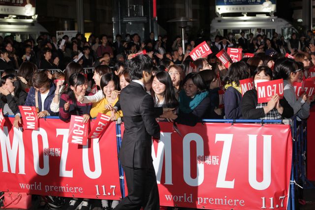 西島秀俊、“心の師匠”との共演に笑顔！フォトギャラリー（6枚目）