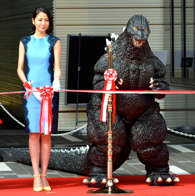 ゴジラ、長澤まさみと仲良くテープカット！フォトギャラリー（2枚目）