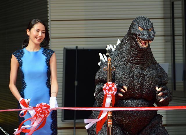 ゴジラ、長澤まさみと仲良くテープカット！フォトギャラリー（3枚目）