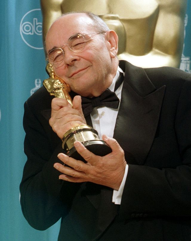 2月23日、ブロードウェーのダンサーを経て、映画『雨に唄えば』（1952年）など数多くの名作ミュージカル映画を手がけたスタンリー・ドーネン監督が21日、ニューヨークで心不全のため死去した。94歳だった。1998年3月23日、アカデミー賞授賞式で撮影