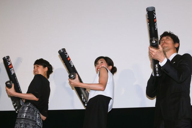 橋本愛、竹内結子、佐々木蔵之介らがバズーカ塩まき!!フォトギャラリー：フォトギャラリー