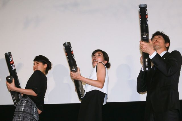 橋本愛、竹内結子、佐々木蔵之介らがバズーカ塩まき!!フォトギャラリー（2枚目）
