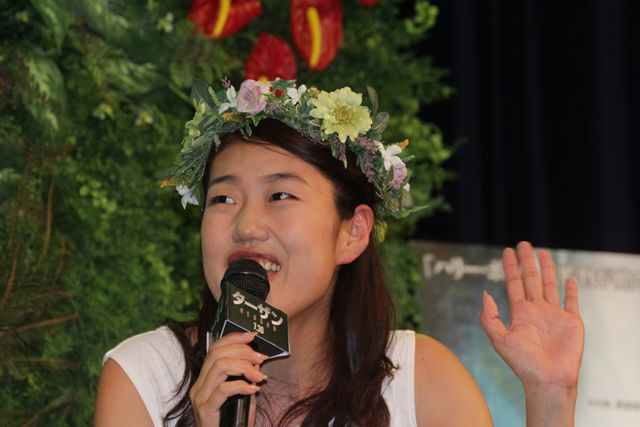 こんなハグされたら…！アレキサンダー・スカルスガルドがいっぱい『ターザン：REBORN』ギャラリー（11枚目）