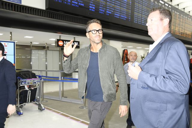 『デッドプール』ライアン・レイノルズが成田空港に到着！（2枚目）