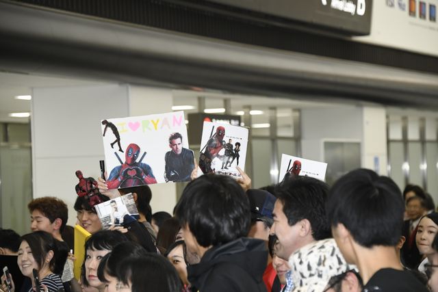 『デッドプール』ライアン・レイノルズが成田空港に到着！（4枚目）