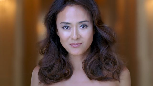 ゴクミ、大胆！美しい背中＆体のラインがあらわに…フォトギャラリー（2枚目）