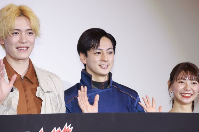 『仮面ライダーセイバー　深罪の三重奏（トリオ）』完成披露舞台あいさつ（2枚目）