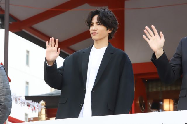 岡田将生、志尊淳、平手友梨奈が今年の漢字を発表！映画『さんかく窓の外側は夜』大ヒット祈願イベント（17枚目）