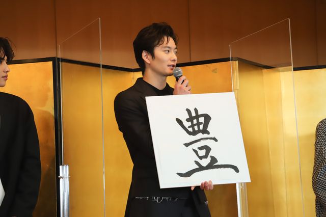 岡田将生、志尊淳、平手友梨奈が今年の漢字を発表！映画『さんかく窓の外側は夜』大ヒット祈願イベント（19枚目）