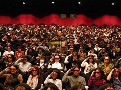 『攻殻機動隊 S.A.C. SOLID STATE SOCIETY 3D』を観に集まった満員の観客のみなさん