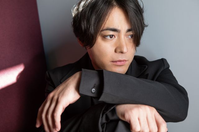 ミステリアス感漂う【山田孝之インタビューカット集】（6枚目）