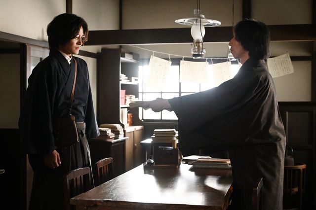 【画像8枚】朝ドラ「風、薫る」シマケン（佐野晶哉）とりん（見上愛）は喜び合って…第102回場面写真（3枚目）