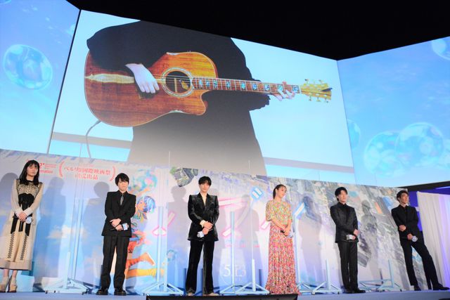 広瀬アリス、緊張で汗が止まらず一時降壇『バブル』完成披露イベント（24枚目）