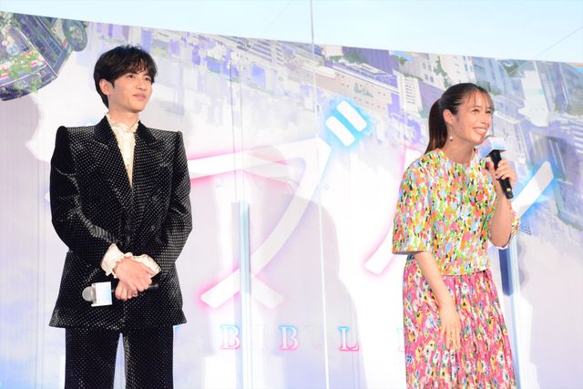 広瀬アリス、緊張で汗が止まらず一時降壇『バブル』完成披露イベント（35枚目）