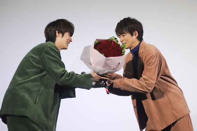 白洲迅＆楽駆、糸電話で…（4枚目）