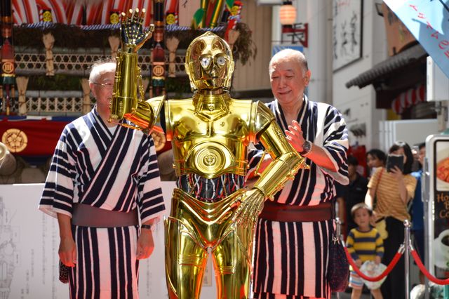 『スター・ウォーズ』C-3PO＆カイロ・レンが博多祇園山笠を訪問！（5枚目）