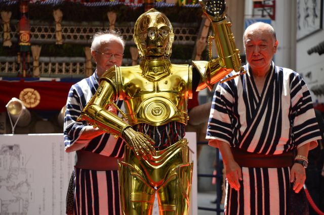 『スター・ウォーズ』C-3PO＆カイロ・レンが博多祇園山笠を訪問！（6枚目）