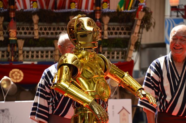 『スター・ウォーズ』C-3PO＆カイロ・レンが博多祇園山笠を訪問！（7枚目）