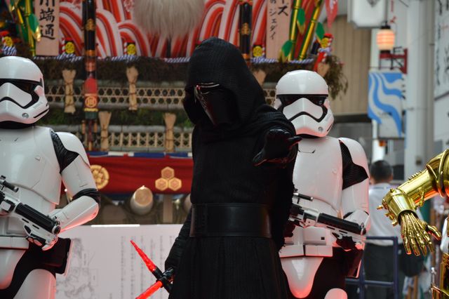 『スター・ウォーズ』C-3PO＆カイロ・レンが博多祇園山笠を訪問！（16枚目）