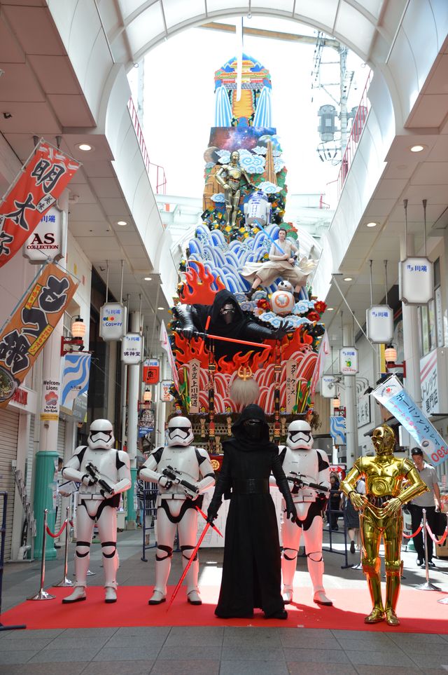 『スター・ウォーズ』C-3PO＆カイロ・レンが博多祇園山笠を訪問！（18枚目）