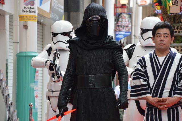 『スター・ウォーズ』C-3PO＆カイロ・レンが博多祇園山笠を訪問！（26枚目）