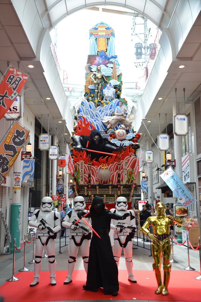『スター・ウォーズ』C-3PO＆カイロ・レンが博多祇園山笠を訪問！（28枚目）