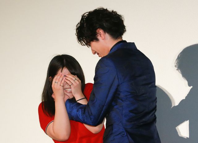 斎藤工＆間宮祥太朗の「頭ポン」「ダブルハグ」に女性客歓喜！映画『高台家の人々』舞台あいさつフォトギャラリー：フォトギャラリー