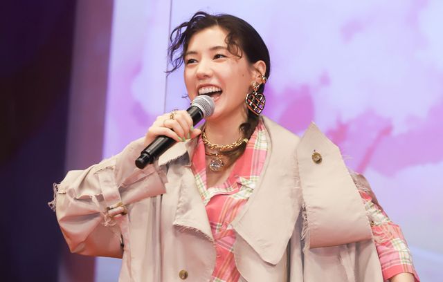 チョコプラ長田、相方・松尾に笑顔『映画クレヨンしんちゃん　謎メキ！花の天カス学園』完成披露舞台あいさつ（13枚目）