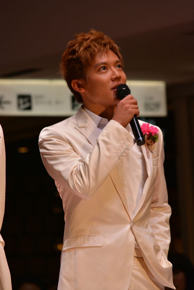 向井理、斎藤工、プロポーズは自然派！　金子ノブアキ、小出恵介は演出派!?　画像ギャラリー（3枚目）