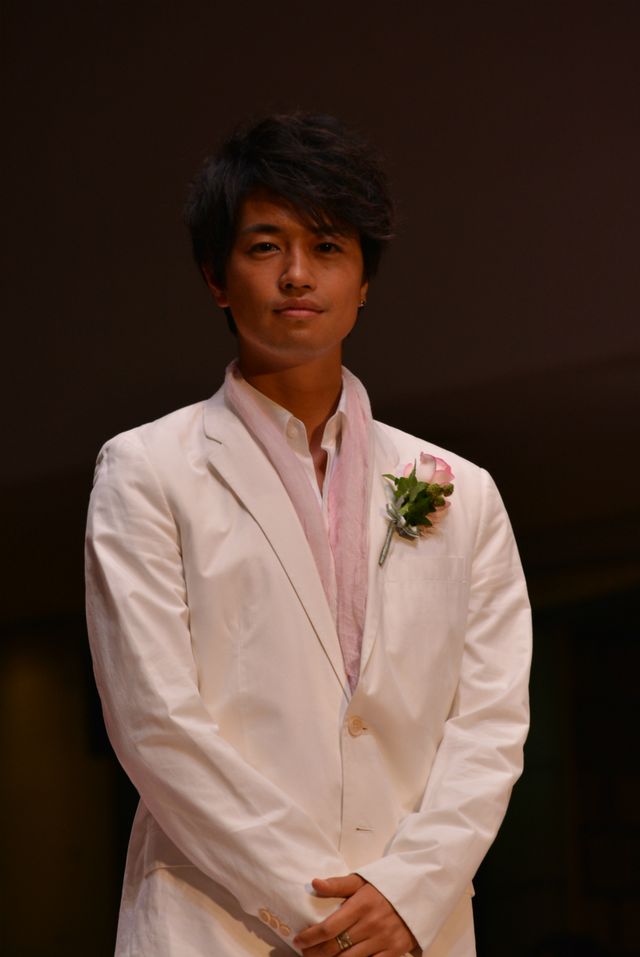 向井理、斎藤工、プロポーズは自然派！　金子ノブアキ、小出恵介は演出派!?　画像ギャラリー（8枚目）