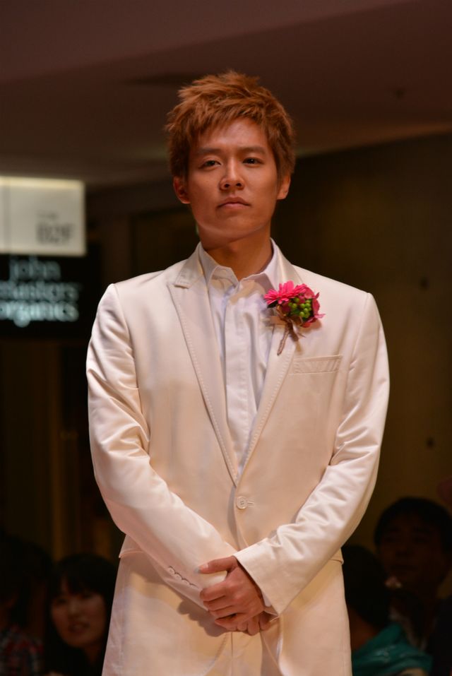 向井理、斎藤工、プロポーズは自然派！　金子ノブアキ、小出恵介は演出派!?　画像ギャラリー（10枚目）