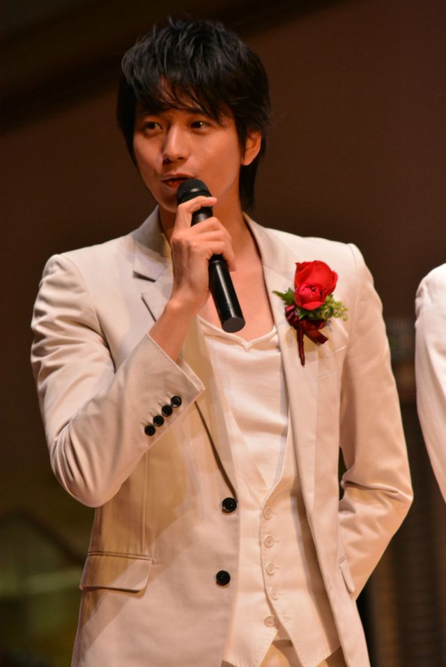 向井理、斎藤工、プロポーズは自然派！　金子ノブアキ、小出恵介は演出派!?　画像ギャラリー（12枚目）