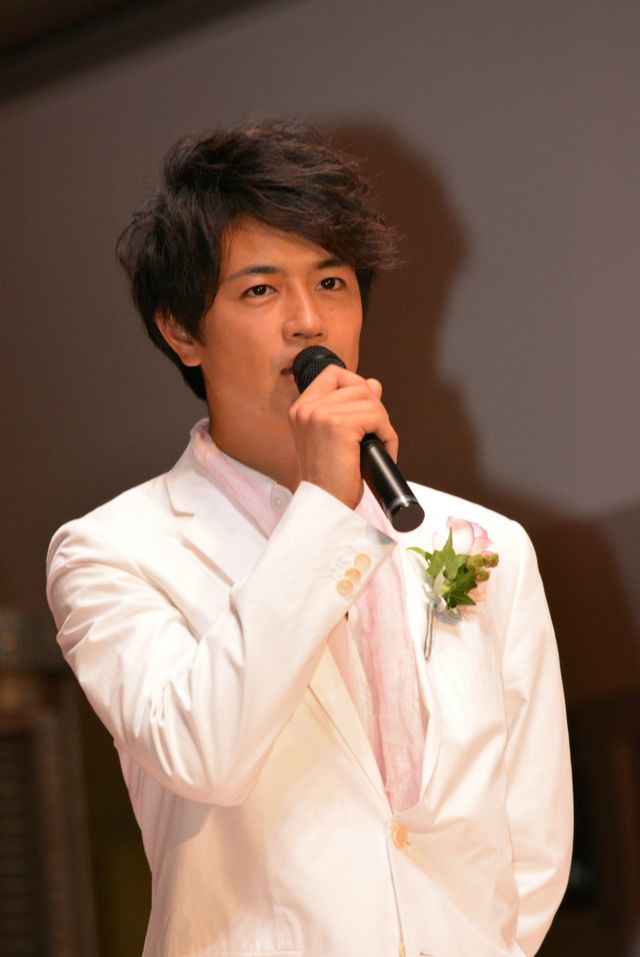 向井理、斎藤工、プロポーズは自然派！　金子ノブアキ、小出恵介は演出派!?　画像ギャラリー（13枚目）