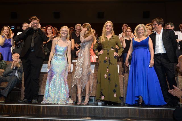 リアル人魚！ダコタ・ファニング会場を魅了！写真ギャラリー（13枚目）