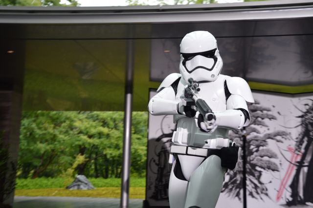 ベイダー卿降臨？『スター・ウォーズ』狂言＆武人屏風画、京都でお披露目！（11枚目）