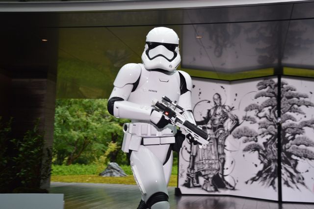 ベイダー卿降臨？『スター・ウォーズ』狂言＆武人屏風画、京都でお披露目！（12枚目）