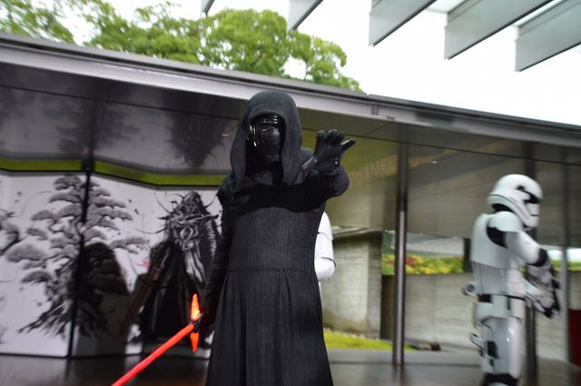 ベイダー卿降臨？『スター・ウォーズ』狂言＆武人屏風画、京都でお披露目！（14枚目）