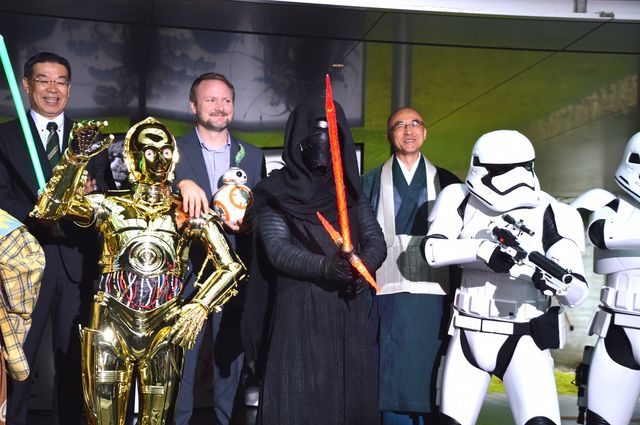 ベイダー卿降臨？『スター・ウォーズ』狂言＆武人屏風画、京都でお披露目！（19枚目）