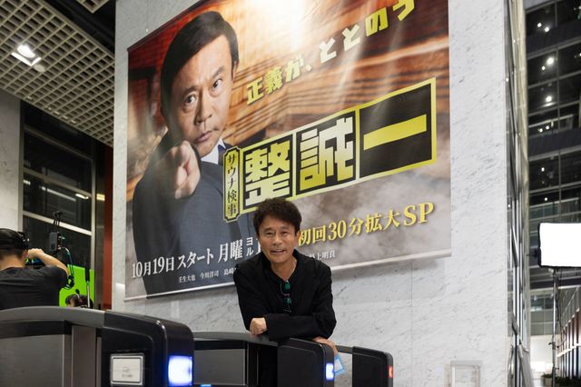 役所広司VS浜田雅功！Netflixシリーズ「俺のこと、なんか言ってた？」場面カット：フォトギャラリー
