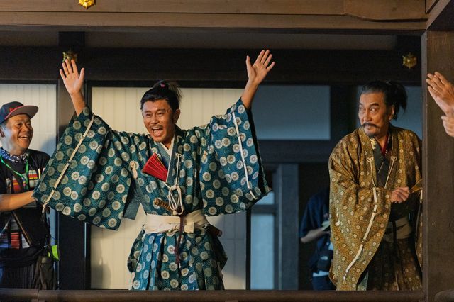 役所広司VS浜田雅功！Netflixシリーズ「俺のこと、なんか言ってた？」場面カット（6枚目）