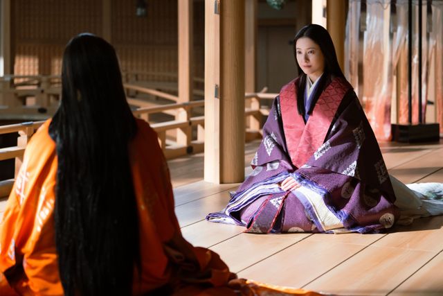 倫子がまひろに不意打ち！「光る君へ」第47回場面写真（5枚目）